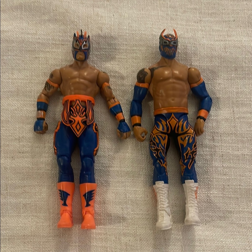 WWE wrestling figures Sin Cara & Kalisto - Lucha Dragons